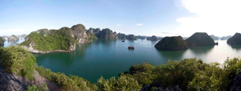 Quần thể Vịnh Hạ Long - Quần đảo Cát Bà được UNESCO công nhận là Di sản Thiên nhiên Thế giới.  